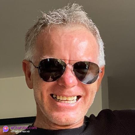 Javier, 60 tuổi, thành viên eChatViet