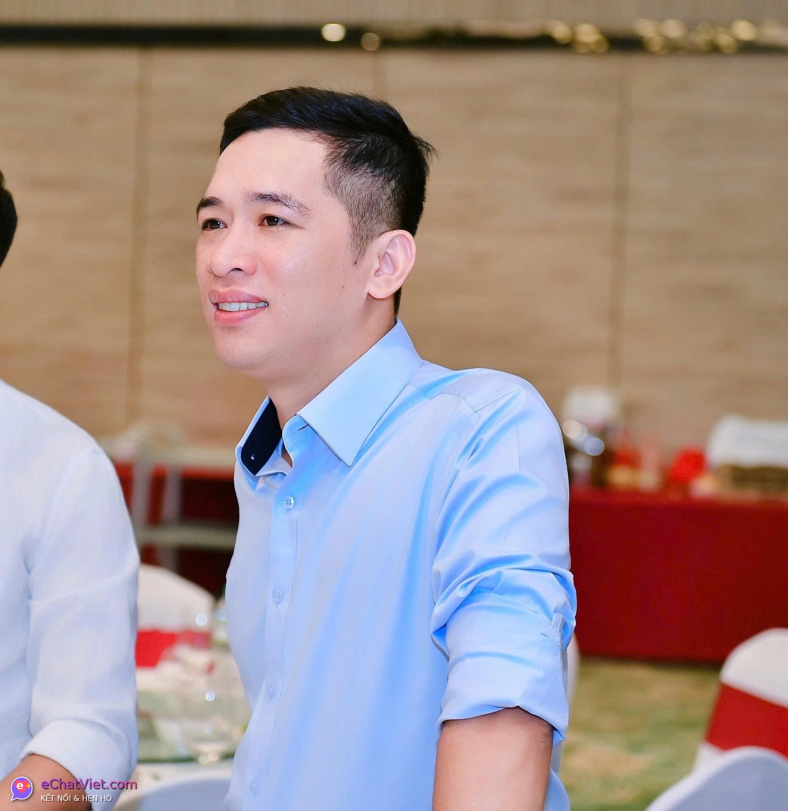Y lai khắc tư, 35 tuổi, thành viên eChatViet